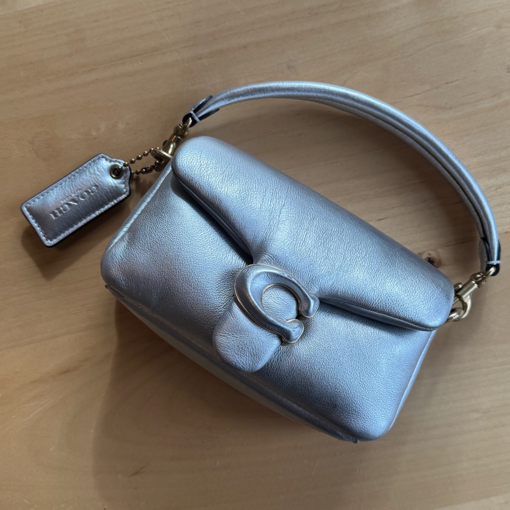 coach silver pillow tabby 18